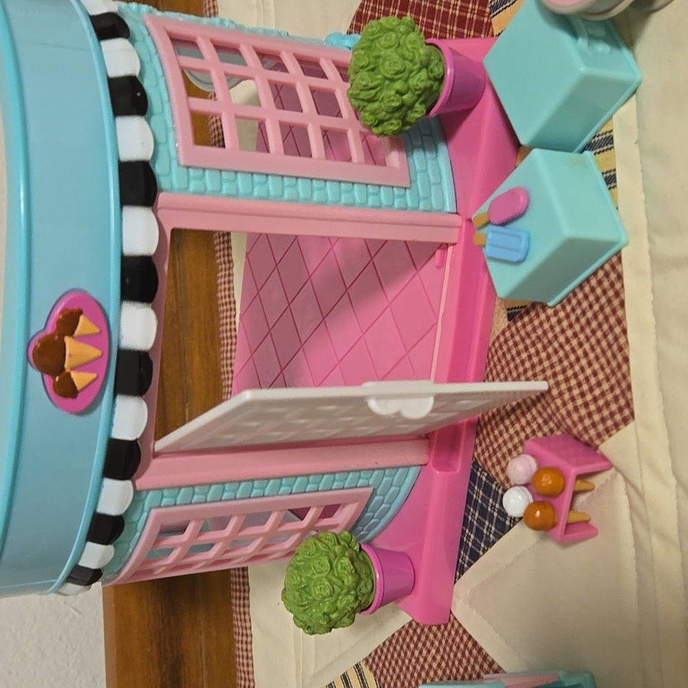 Ice Cream Shop Playset - Pink and Blue - Picture 7 of 8